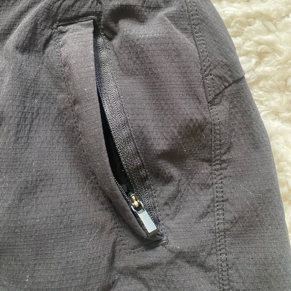 Black Athleta Trekkie Shorts - Size 0 - Picture 4 of 7